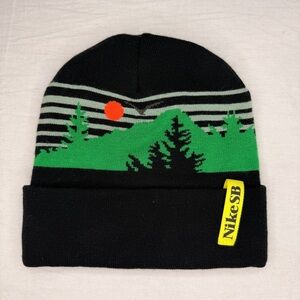Nike SB Beanie Mountain Forest Black Reversable Cuffed Skateboarding One Size